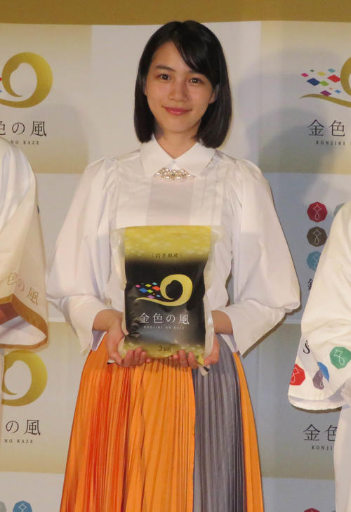 岩手県産米のイベントに出席したのん