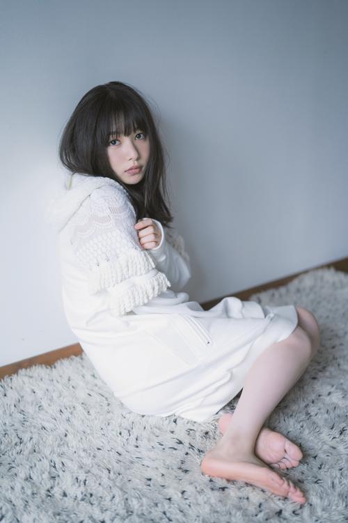 「桜井日奈子カレンダー2020」（東京ニュース通信社刊）の1カット