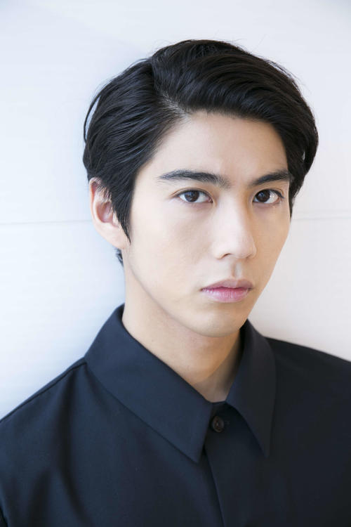 日本テレビ系10月期日曜ドラマ「ニッポンノワール－刑事Yの反乱－」主演の賀来賢人