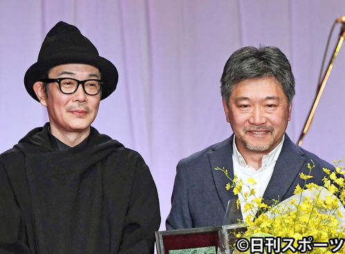 リリー・フランキー（左）と是枝裕和監督