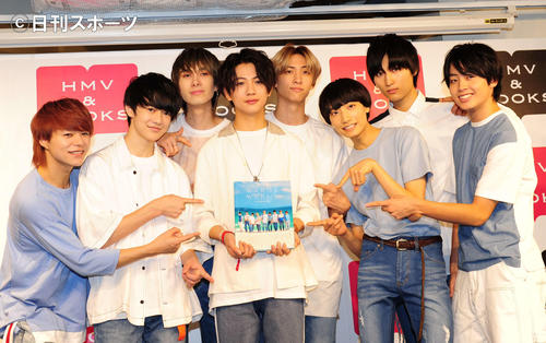写真集の発売記念イベントを行ったSUPER★DRAGON（撮影・松本久）