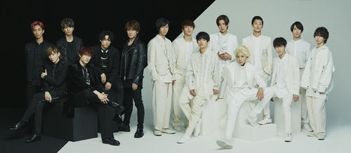 同時デビュー日が来年1月22日に決まったSixTONES（左）とSnow　Man