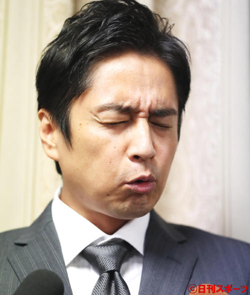 会見を行うチュートリアルの徳井義実（2019年10月23日撮影）