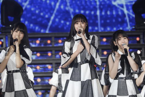 上海公演に初参戦した乃木坂46の4期生。左から賀喜遥香、遠藤さくら、筒井あやめ