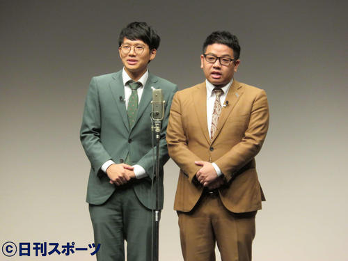 ミキの亜生(左)と昴生(2018年12月14日撮影)