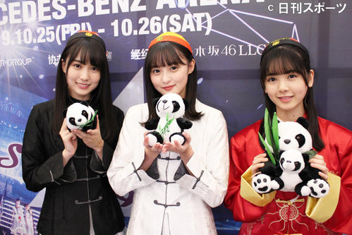 上海ライブに初参加した乃木坂46の4期生。左から賀喜遥香、遠藤さくら、筒井あやめ