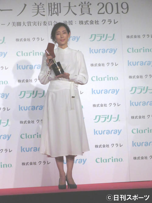 オーバーフォーティー部門で受賞した木村多江
