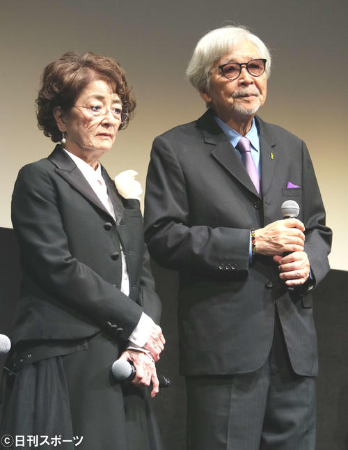 第32回東京国際映画祭のオープニング作品「男はつらいよ　お帰り　寅さん」の舞台あいさつをする山田洋次監督、倍賞千恵子