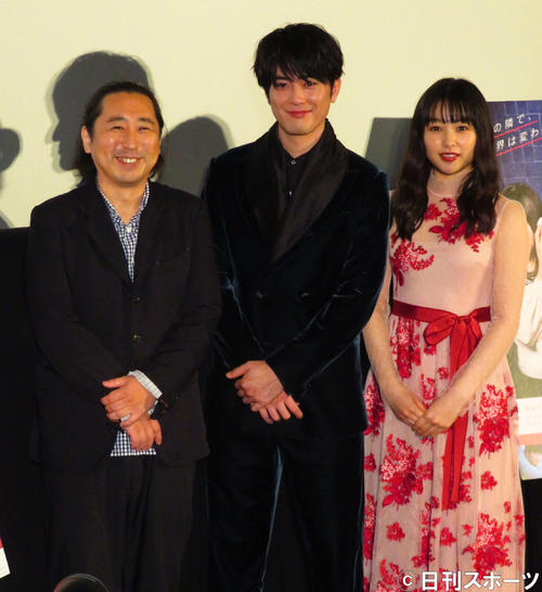 東京国際映画祭で映画「殺さない彼と死なない彼女」舞台あいさつを行った、左から小林啓一監督、間宮祥太朗、桜井日奈子（撮影・大井義明）