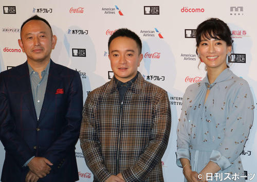 東京国際映画祭で「喜劇　愛妻物語」の会見を行った、左から足立紳監督、浜田岳、水川あさみ
