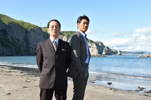 「相棒　season18」水谷豊（左）と反町隆史