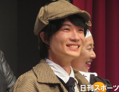 役柄はワトソンだが、ホームズのコスプレで登場した神木隆之介