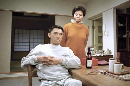 「課長サンの厄年スペシャル」に出演した際の萩原健一さん（手前）