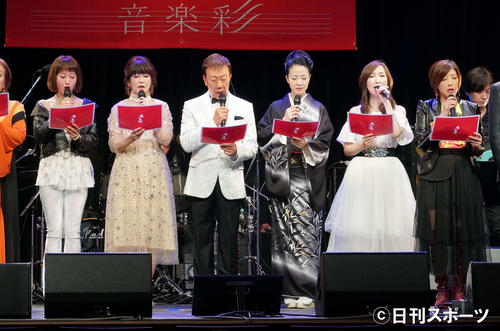 本田美奈子．さん追悼ライブイベント「音楽彩」に出演した、左から工藤夕貴、松本伊代、橋幸夫、坂本冬美、森口博子、TRFのYU－KI（撮影・遠藤尚子）