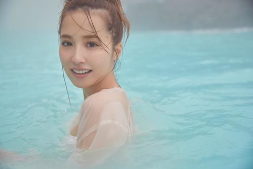 独身最後の姿を収めた衛藤美彩フォトブックの先行カット