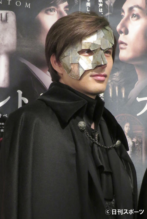 ミュージカル「ファントム」囲み取材に出席した城田優（撮影・佐藤成）