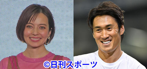 ベッキー（左）と片岡治大コーチ