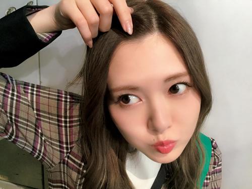 「乃木坂46写真集　乃木撮　VOL．02」先行ショット。おでこを出す白石麻衣