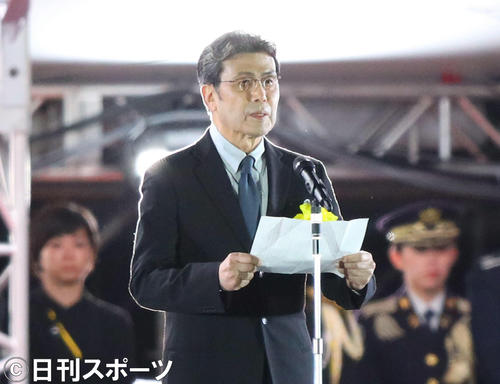 国民祭典のステージで祝辞を読み上げる松本白鸚（撮影・河田真司）