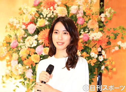 NHK連続テレビ小説「スカーレット」のヒロイン役が決まり会見を行う戸田恵梨香（撮影・江口和貴）
