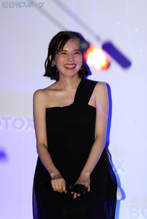 ベッキー 体調 大丈夫です 肩出しドレス姿で登場 芸能 日刊スポーツ