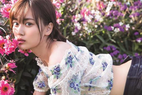 山下美月初写真集の先行カット　撮影／須江隆治