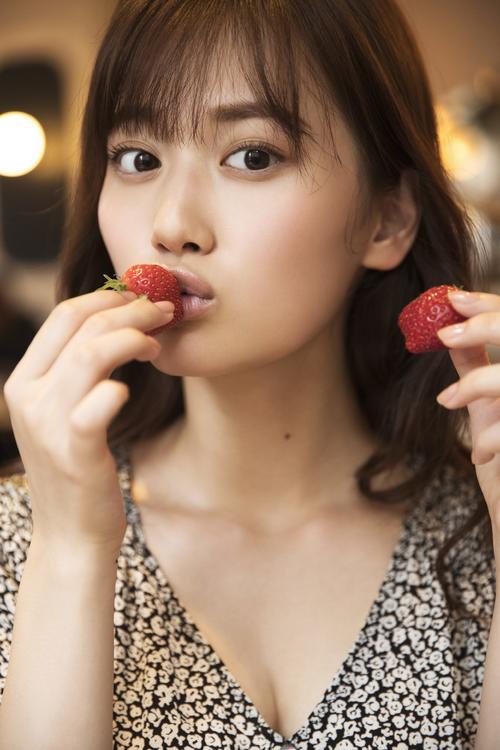 山下美月初写真集の先行カット　撮影／須江隆治