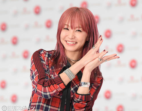 第70回NHK紅白歌合戦の発表会見で笑顔を見せるLiSA（撮影・加藤諒）