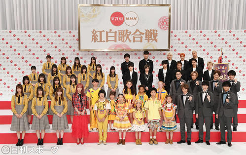 第70回NHK紅白歌合戦の発表会見に臨んだ初出場歌手たち（撮影・加藤諒）