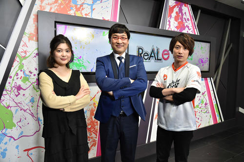 テレビ朝日系新番組「ReAL　eSports　News」に出演する、左から並木万里菜アナウンサー、南海キャンディーズ山里亮太、プロゲーマーのfeg氏