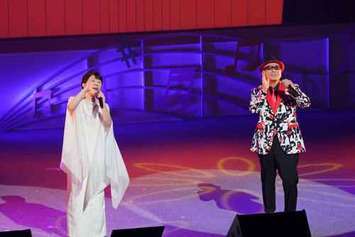 カンテレ「よ～いドン！」歌謡祭で共演した森昌子（左）と円広志