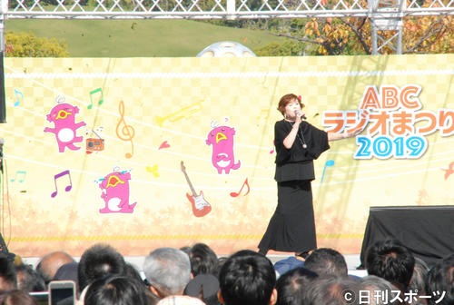 新曲「時のしおり」を披露した上沼恵美子（撮影・松浦隆司）