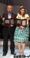 05年、日刊スポーツ映画大賞・石原裕次郎賞授賞式に出席した「パッチギ！」井筒和幸監督（左）沢尻エリカ