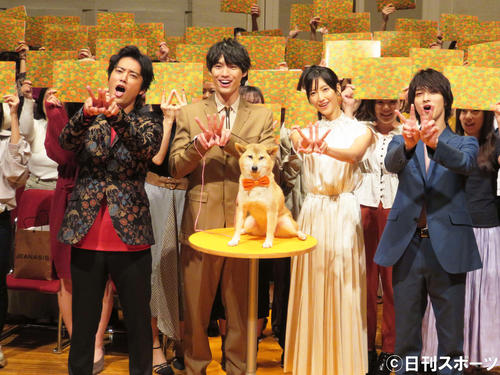 TBS系ドラマ「4分間のマリーゴールド」のキャスト舞台あいさつに登場した、左から桐谷健太、福士蒼汰、菜々緒、横浜流星