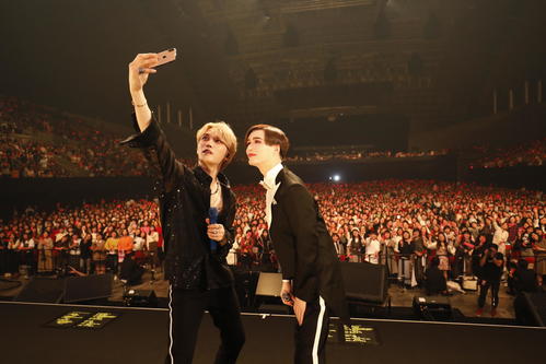 ジェジュン（左）のライブに出演したMatt