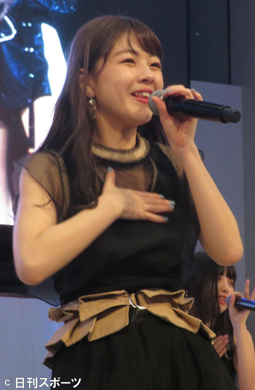アンジュルム「私を創るのは私／全然起き上がれないSUNDAY」ニューシングル発売記念イベントで歌う中西香菜（撮影・佐藤成）
