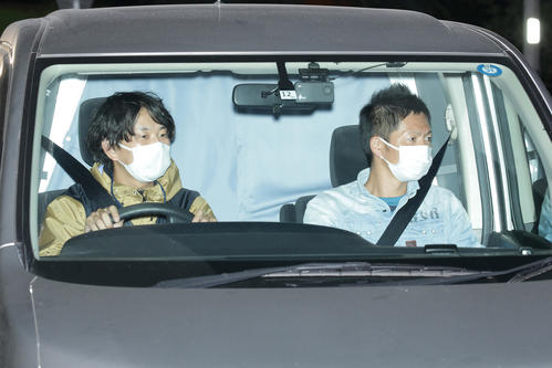東京湾岸署に入る沢尻エリカ容疑者を乗せたと思われる車両（19年11月16日撮影）