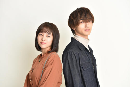 日本テレビ系連続ドラマ「シロでもクロでもない世界でパンダは笑う。」に主演する清野菜名（左）と横浜流星