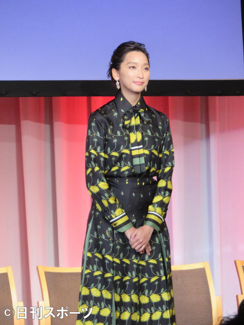 ベストドレッサー賞を受賞した杏（撮影・小谷野俊哉）