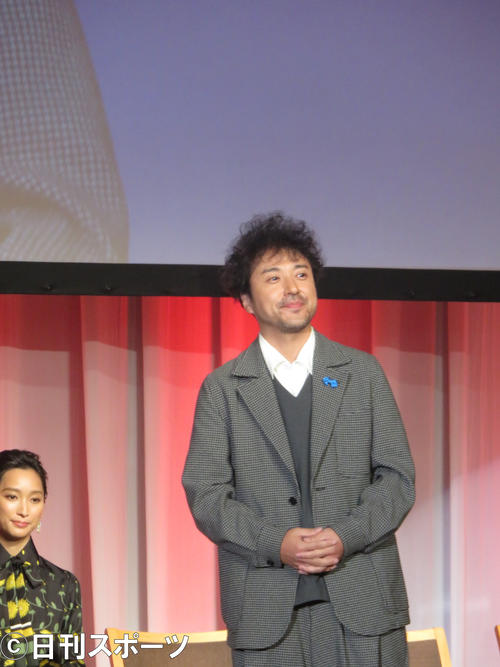 ベストドレッサー賞を受賞したムロツヨシ（撮影・小谷野俊哉）