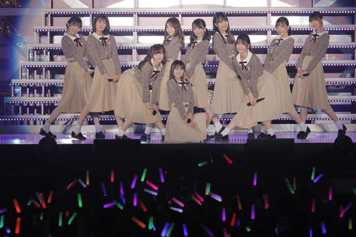 パフォーマンスする乃木坂46の4期生