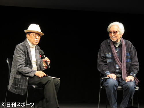 故郷の大阪府豊中市で、浜村淳（左）とトークイベントを行った山田洋次監督（撮影・村上久美子）