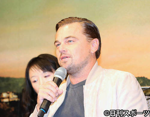 来日記者会見であいさつするレオナルド・ディカプリオ（2019年8月26日撮影）
