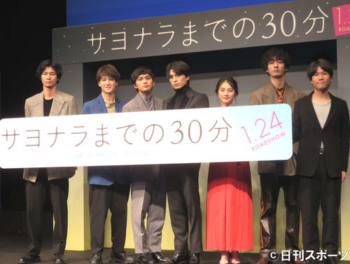 映画完成披露舞台あいさつに出席した、左から清原翔、葉山奨之、北村匠海、新田真剣佑、久保田紗友、上杉柊平、萩原健太郎監督