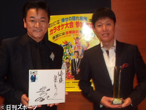 北川大介（左）と優勝した梶浦博文氏