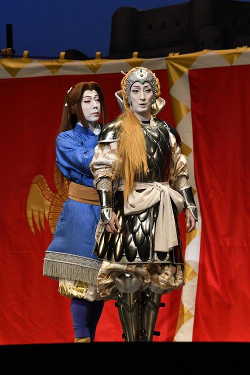 「風の谷のナウシカ」でナウシカ役の尾上菊之助（左）とクシャナ役の中村七之助