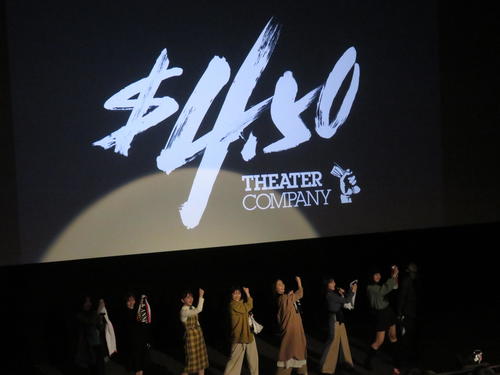 「ドルセン歌謡祭2019」で合唱する劇団4ドル50セント