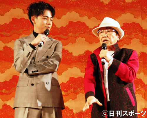 「しゃべくり」対決をした成田凌（左）、浜村淳（撮影・松浦隆司）