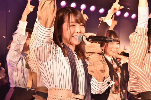 劇場オープン14周年公演でグループ卒業を発表した峯岸みなみ（C）AKS