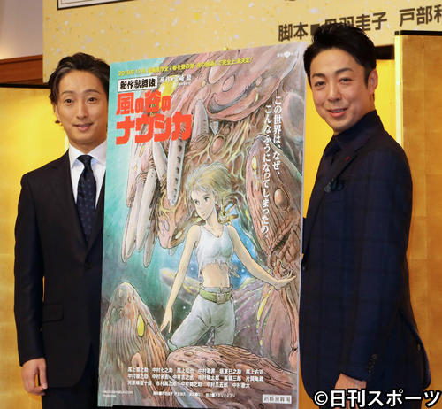 新作歌舞伎「風の谷のナウシカ」制作会見に出席した尾上菊之助（右）、中村七之助（2019年9月30日撮影）